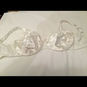 Maidenform White Bra  size 36DD NWOT